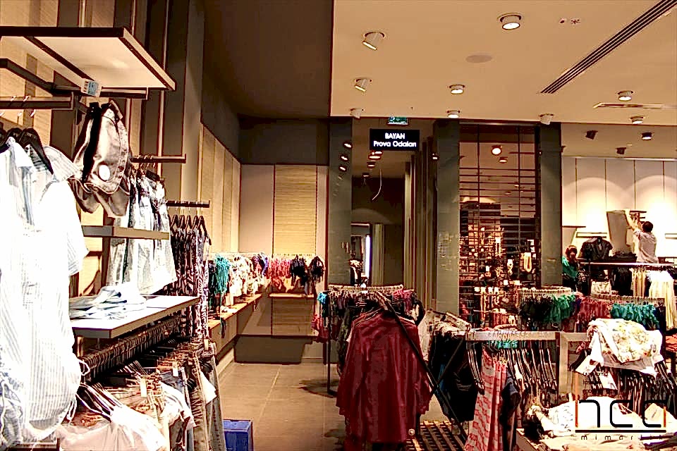 KOTON Giyim Dekorasyonu