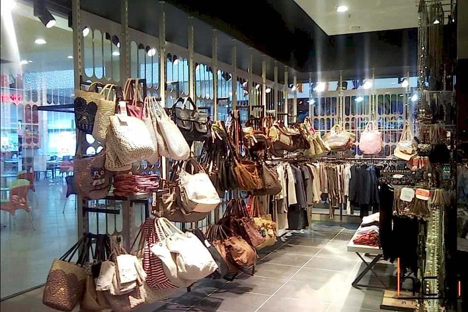 KOTON Mağaza Vitrini